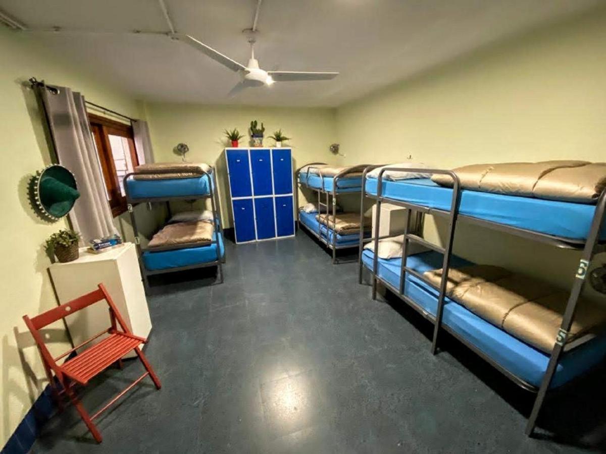 X Hostel Alicante Luaran gambar