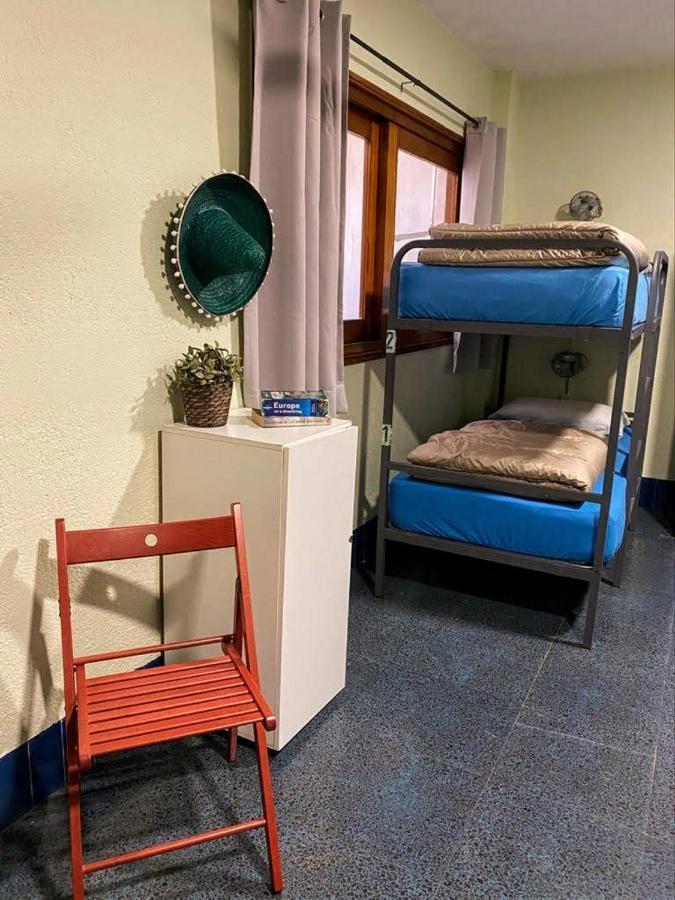 X Hostel Alicante Luaran gambar